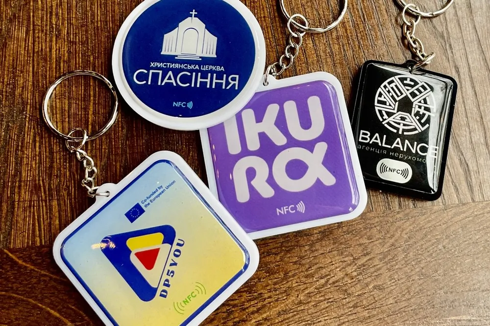 Брелоки з логотипами чотирьох клієнтів